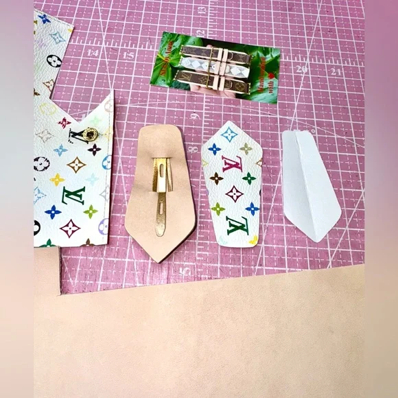 💗 White or Black Multicolor Murakami snap Hair clip One piece ‼️ - Picture 14 of 15